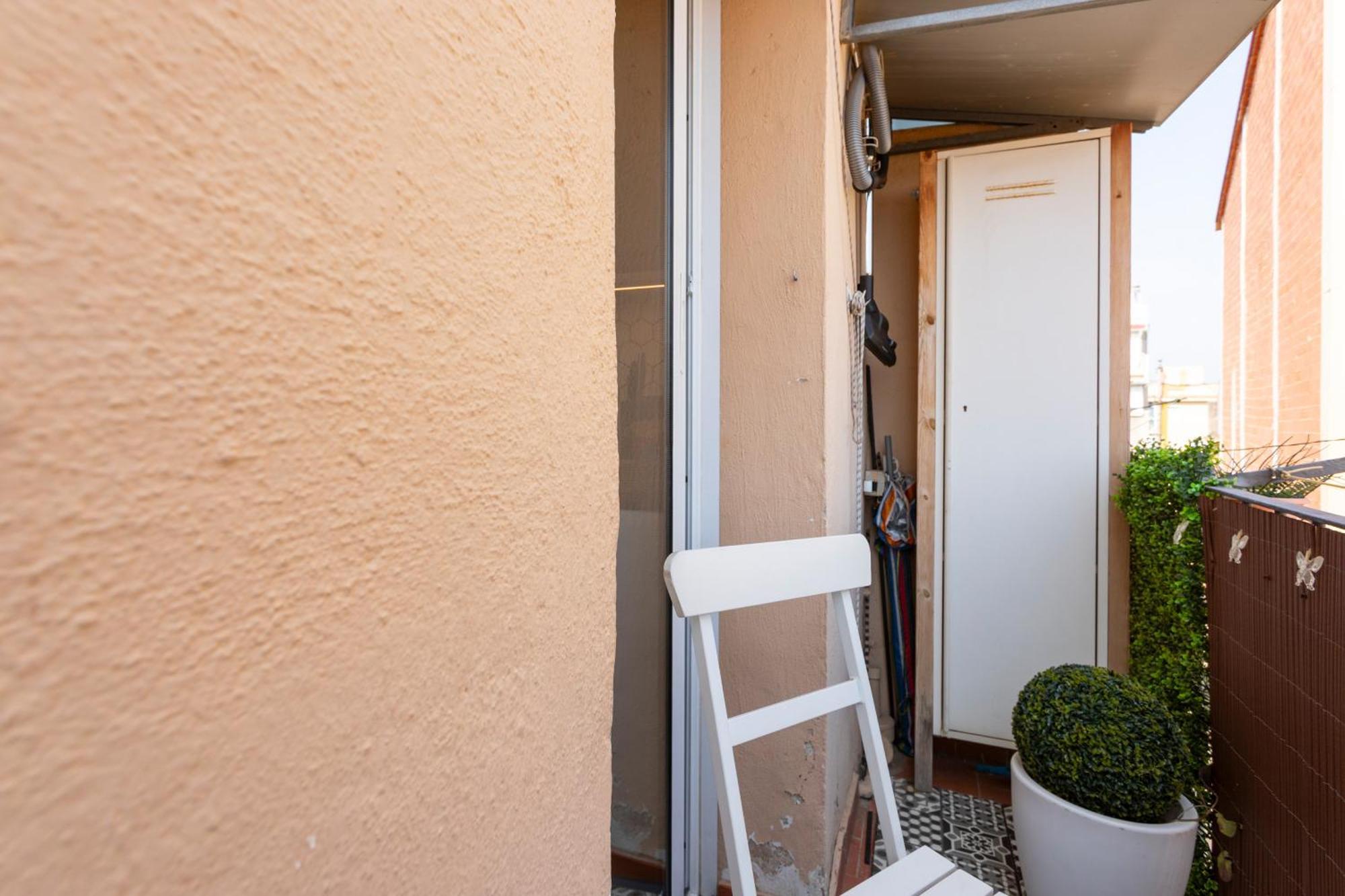 63mal1030 - Beautiful Near The Sagrada Barcelona